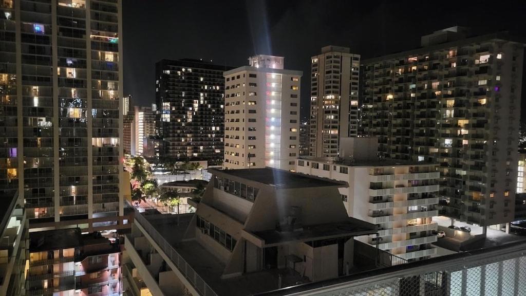 Waikiki Condo 2 Bedrooms 2 Bathrooms With 1 Free Parking Space Honolulu Dış mekan fotoğraf