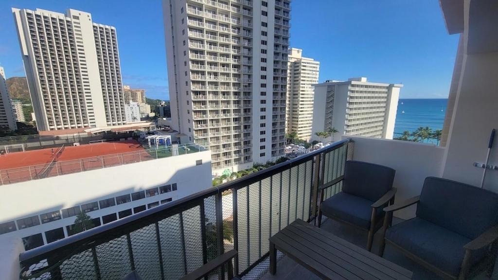 Waikiki Condo 2 Bedrooms 2 Bathrooms With 1 Free Parking Space Honolulu Dış mekan fotoğraf
