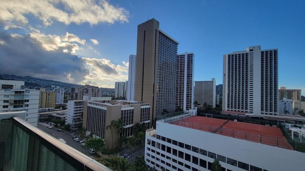 Waikiki Condo 2 Bedrooms 2 Bathrooms With 1 Free Parking Space Honolulu Dış mekan fotoğraf